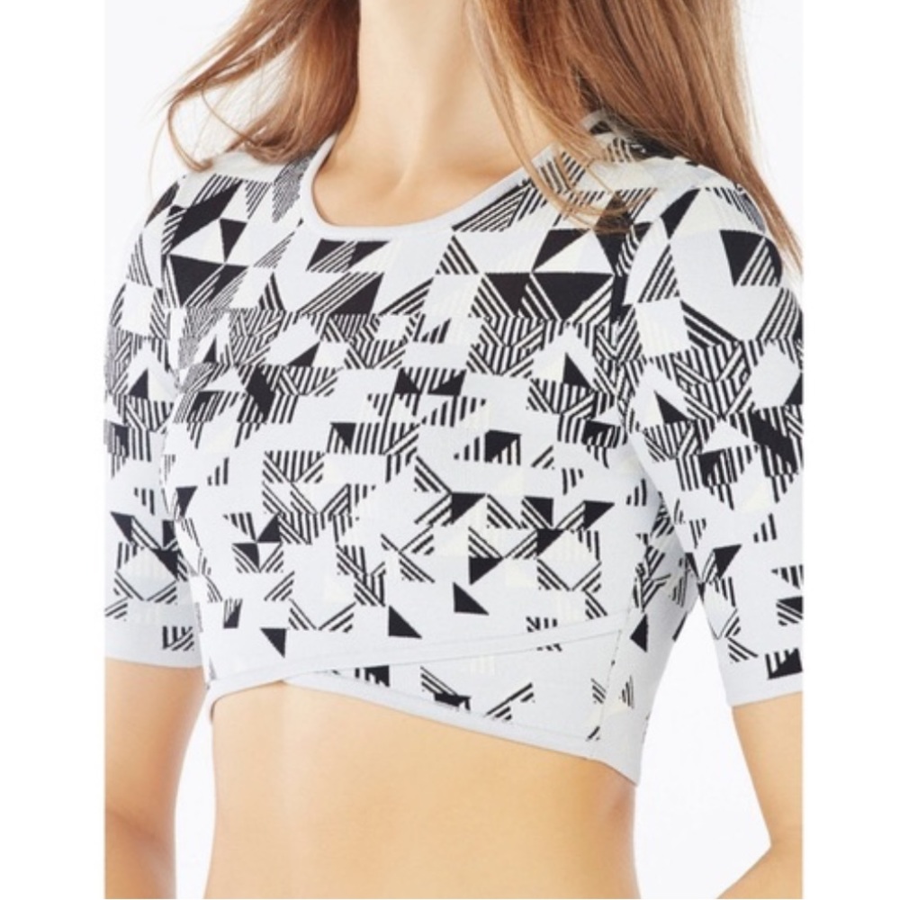 BCBGMaxAzria. Size Small. Gracy Crop Top. 🖤🤍🩶🩵